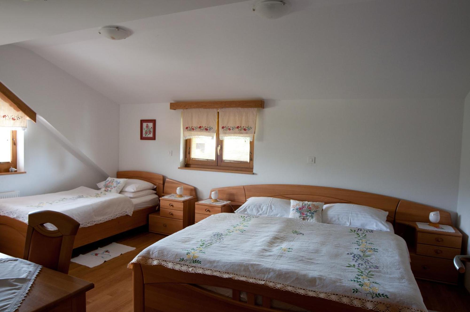 Vila Tourist Farm Ob Izviru Krupe Semic Pokoj fotografie