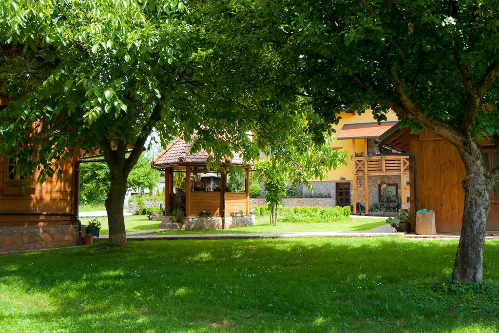 Vila Tourist Farm Ob Izviru Krupe Semic Exteriér fotografie