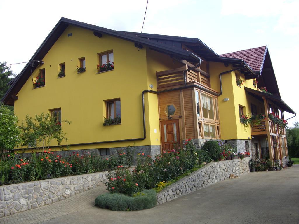 Vila Tourist Farm Ob Izviru Krupe Semic Exteriér fotografie