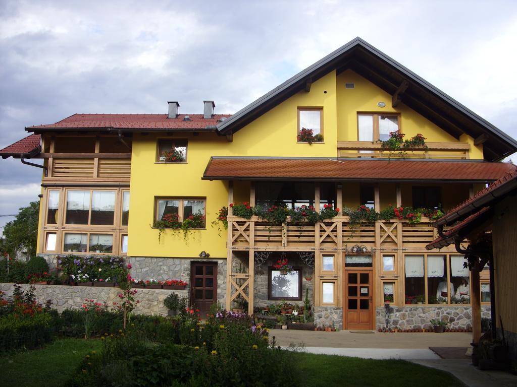 Vila Tourist Farm Ob Izviru Krupe Semic Exteriér fotografie